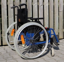014-Mechanický invalidní vozík.
