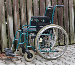 073-Mechanický invalidní vozík Meyra.