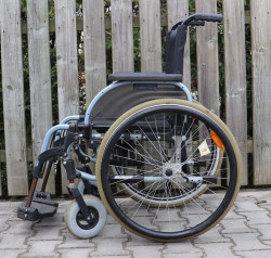 Mechanický invalidní vozík Otto Bock.