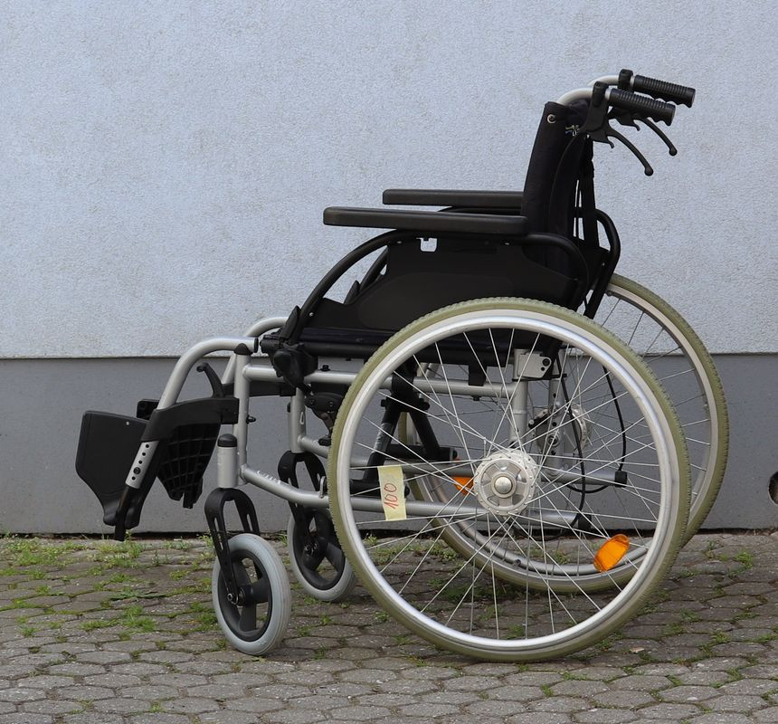 Invalidní vozík.