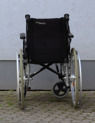 Invalidní vozík.