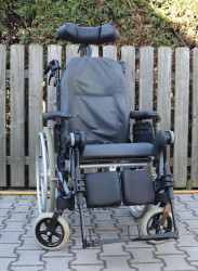 Mechanický invalidní vozík 