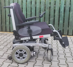 Invalidní vozík