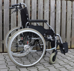 Mechanický invalidní vozík Meyra.
