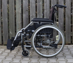 Mechanický invalidní vozík Meyra.