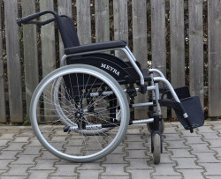 Mechanický invalidní vozík Meyra.