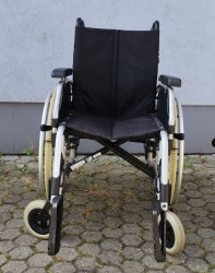 Mechanický invalidní vozík Meyra.