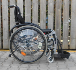 Mechanický invalidní vozík Meyra.