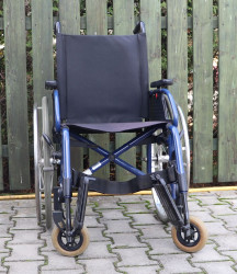 Mechanický invalidní vozík Meyra.