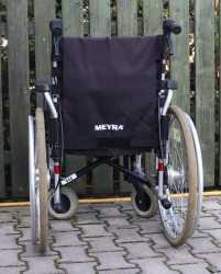 Mechanický invalidní vozík Meyra.