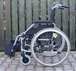 Mechanický invalidní vozík Meyra.