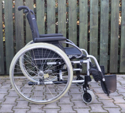 Mechanický invalidní vozík Meyra.