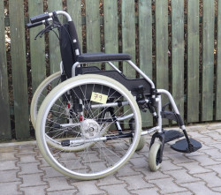 Mechanický invalidní vozík Meyra.