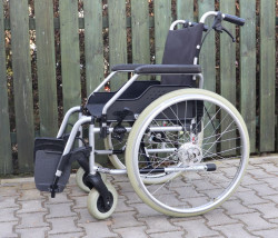 Mechanický invalidní vozík Meyra.