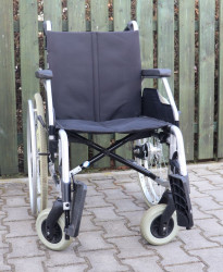 Mechanický invalidní vozík Meyra.