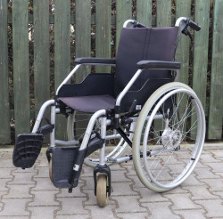Mechanický invalidní vozík Meyra.