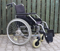 Mechanický invalidní vozík Meyra.