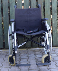Mechanický invalidní vozík Meyra.