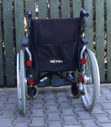 Mechanický invalidní vozík Meyra.