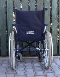 Mechanický invalidní vozík Meyra.