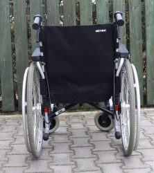 Invalidní vozík