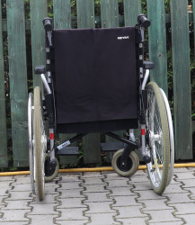 Invalidní vozík