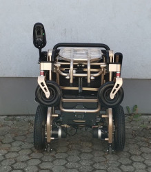Elektrický invalidní vozík.