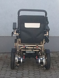 Elektrický invalidní vozík.