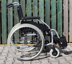 Invalidní vozík