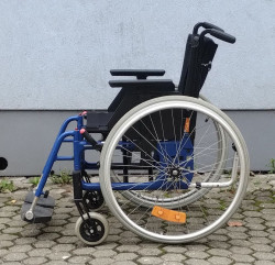 Invalidní vozík
