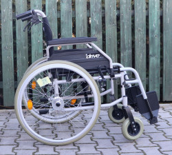 Invalidní vozík
