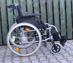 Invalidní vozík
