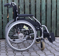 Invalidní vozík