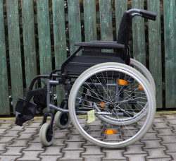 Invalidní vozík