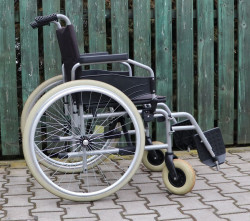 Invalidní vozík