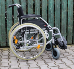 Invalidní vozík