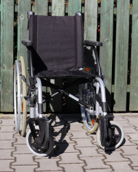 Invalidní vozík