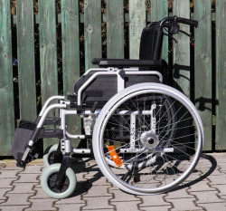 Invalidní vozík