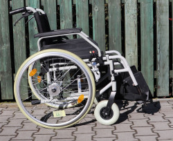 Invalidní vozík