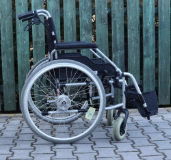 Invalidní vozík