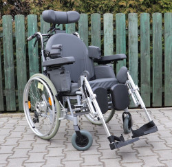 Invalidní vozík