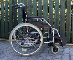 Invalidní vozík